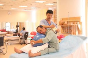cham-soc-benh-nhan-tai-bien-tai-nha