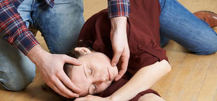 Sơ cứu kịp thời cho người đột quỵ Sơ cứu kịp thời cho người đột quỵ